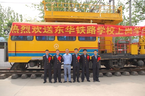 選擇內(nèi)燃機(jī)車(chē)專(zhuān)業(yè)好還是電力機(jī)車(chē)專(zhuān)業(yè)好？