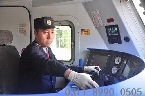 鐵路學?；疖囁緳C專業(yè)學生怎么考司機證？