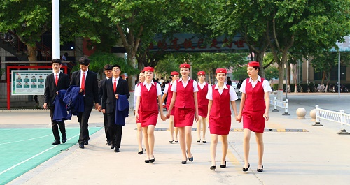 不滿15周歲能報名石家莊東華鐵路學(xué)校嗎？