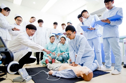 初中生為什么不能直接報臨床醫(yī)學(xué)和口腔醫(yī)學(xué)呢？