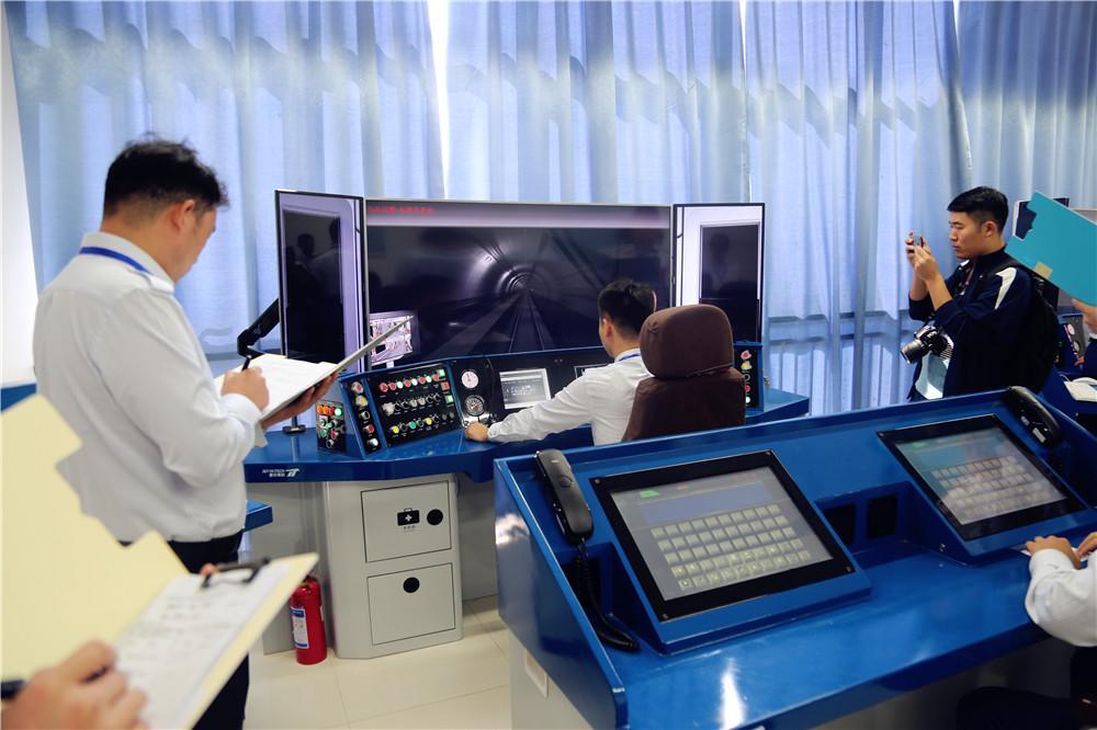 大專畢業(yè)后還能學(xué)火車司機(jī)嗎？有哪些要求