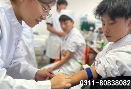 河北同仁醫(yī)學(xué)中等專業(yè)學(xué)校地址在哪？